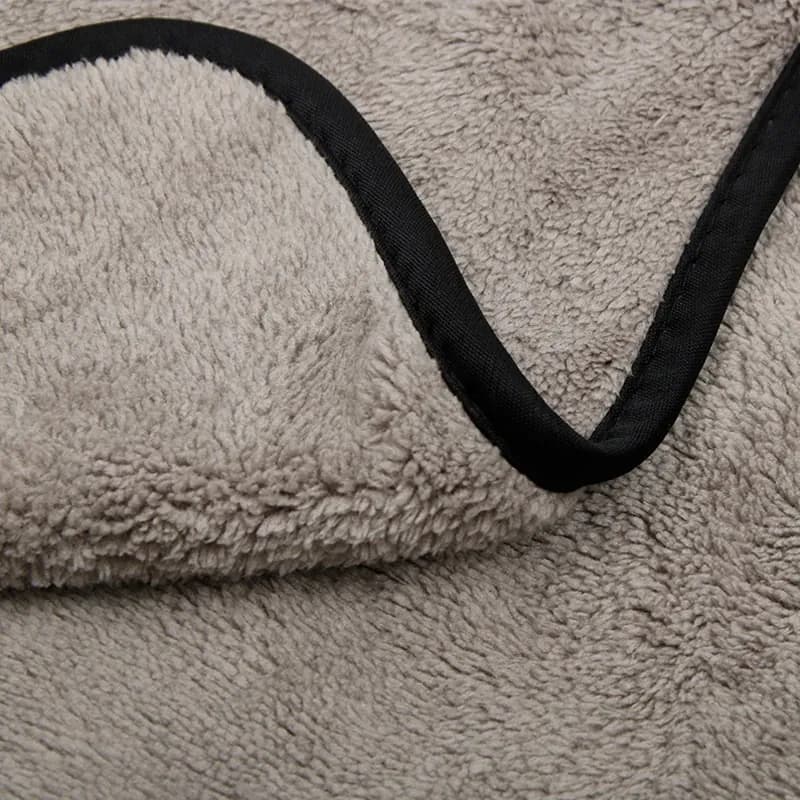 Toalha de microfibra para secar o carro